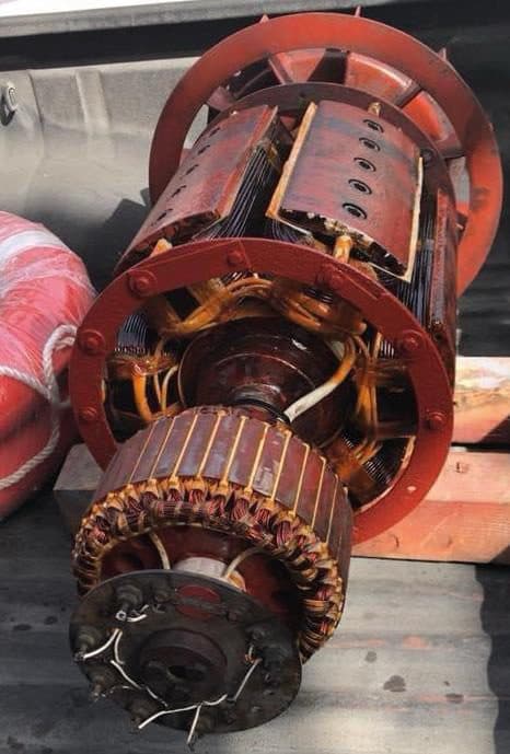 Motor rotor and commutator under overhaul